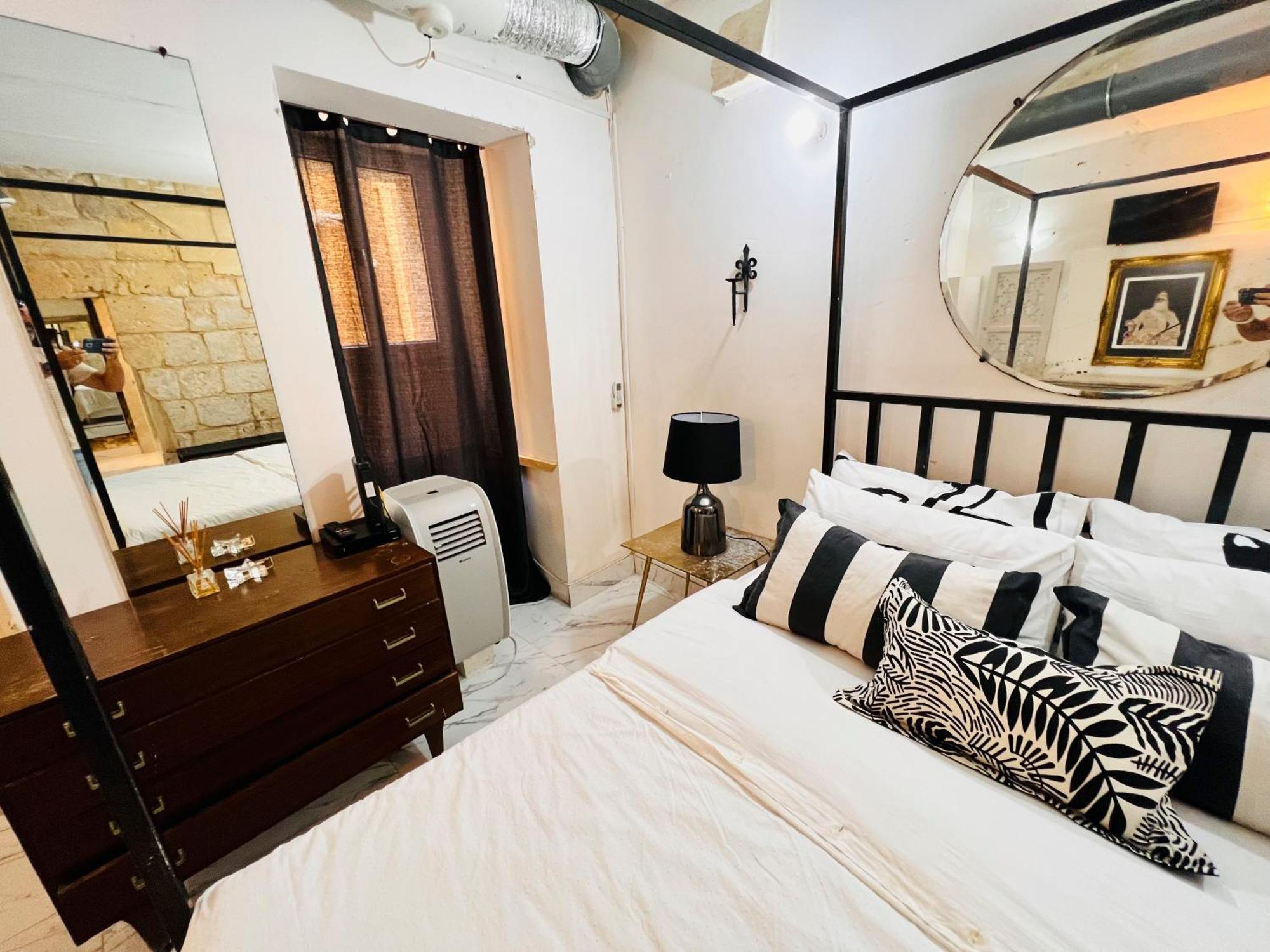 Charming Townhouse Prime Area Valletta Apartment ภายนอก รูปภาพ