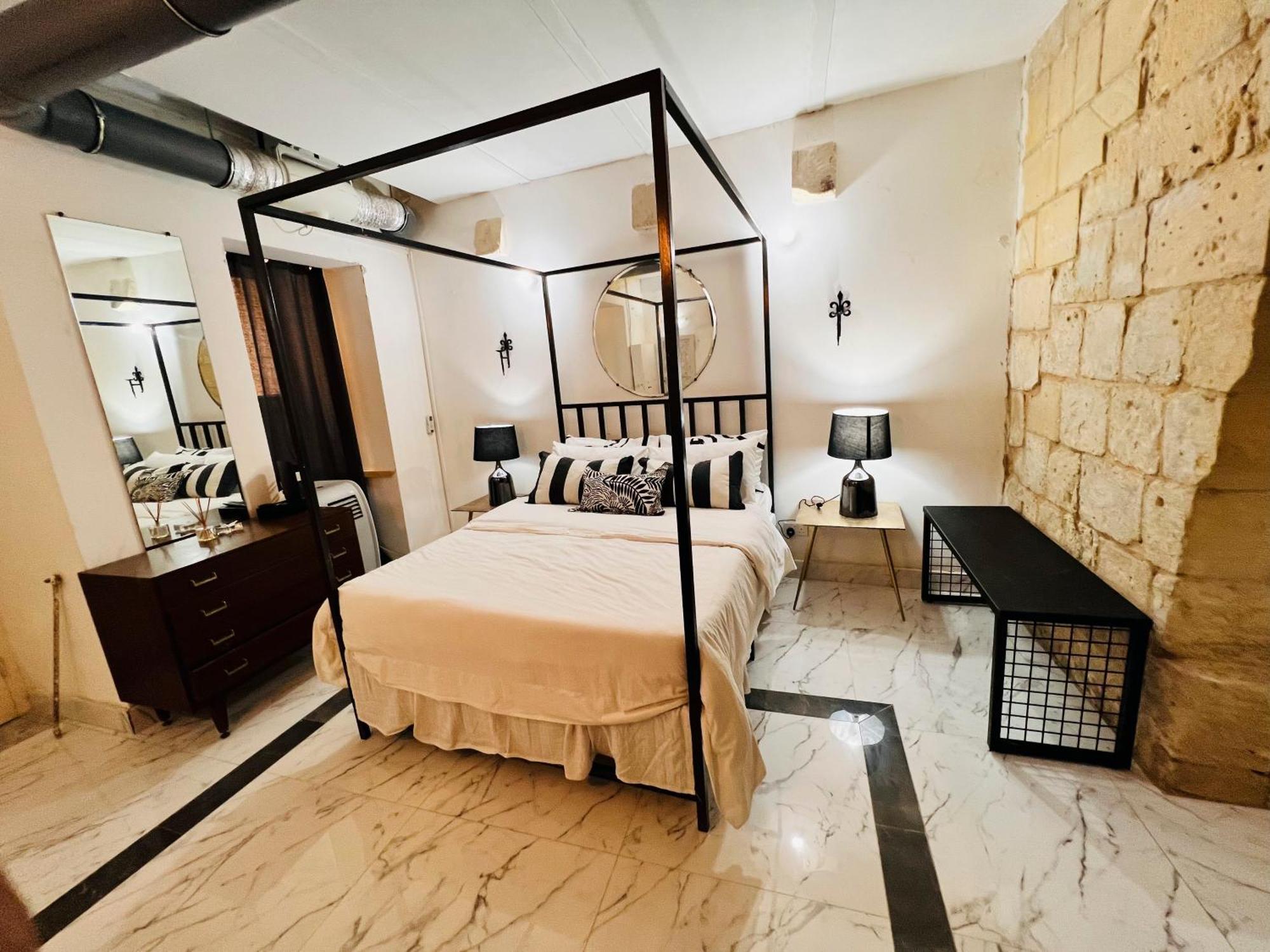 Charming Townhouse Prime Area Valletta Apartment ภายนอก รูปภาพ