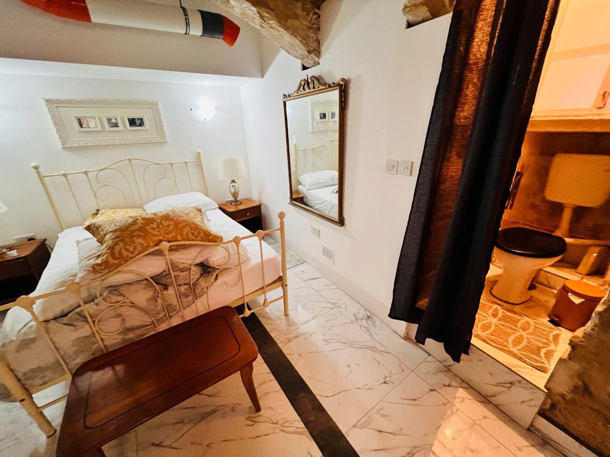 Charming Townhouse Prime Area Valletta Apartment ภายนอก รูปภาพ
