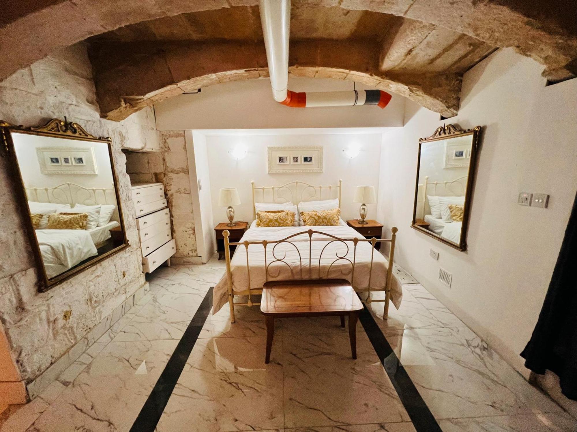Charming Townhouse Prime Area Valletta Apartment ภายนอก รูปภาพ