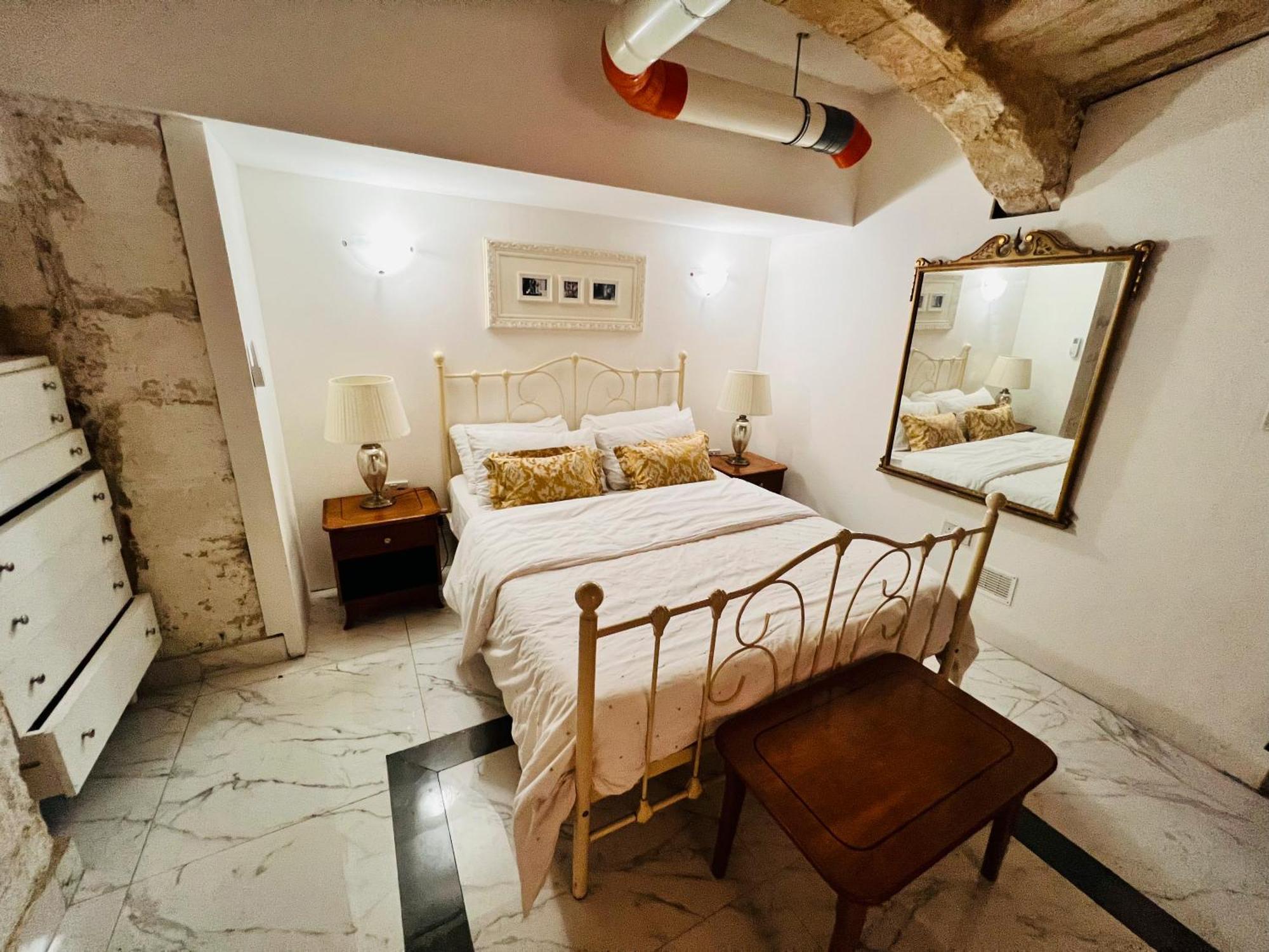 Charming Townhouse Prime Area Valletta Apartment ภายนอก รูปภาพ