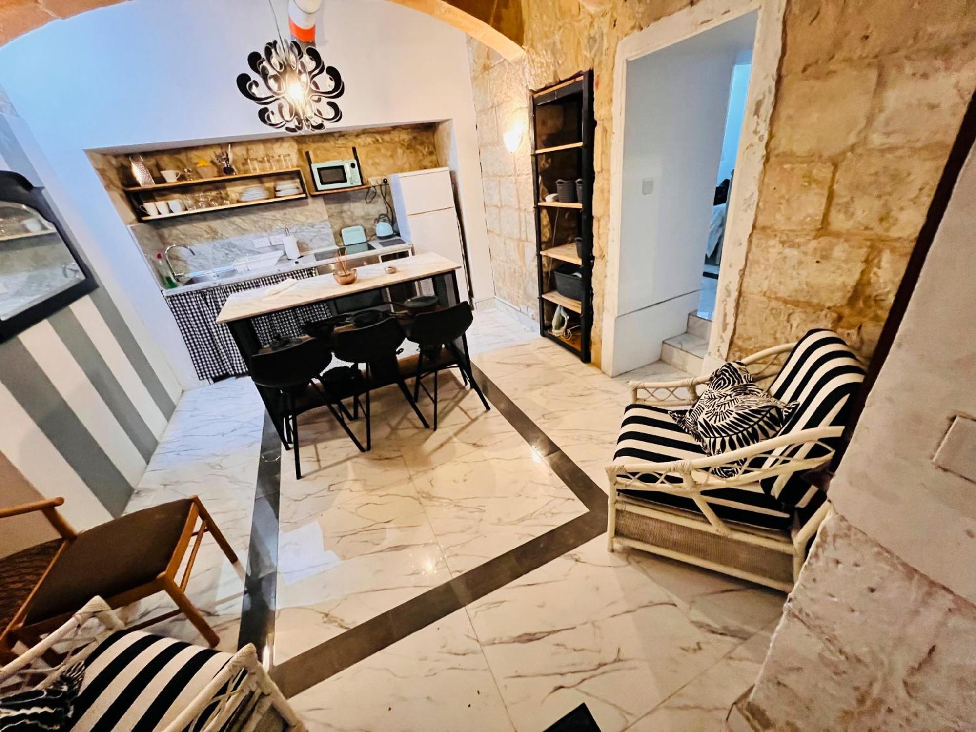 Charming Townhouse Prime Area Valletta Apartment ภายนอก รูปภาพ