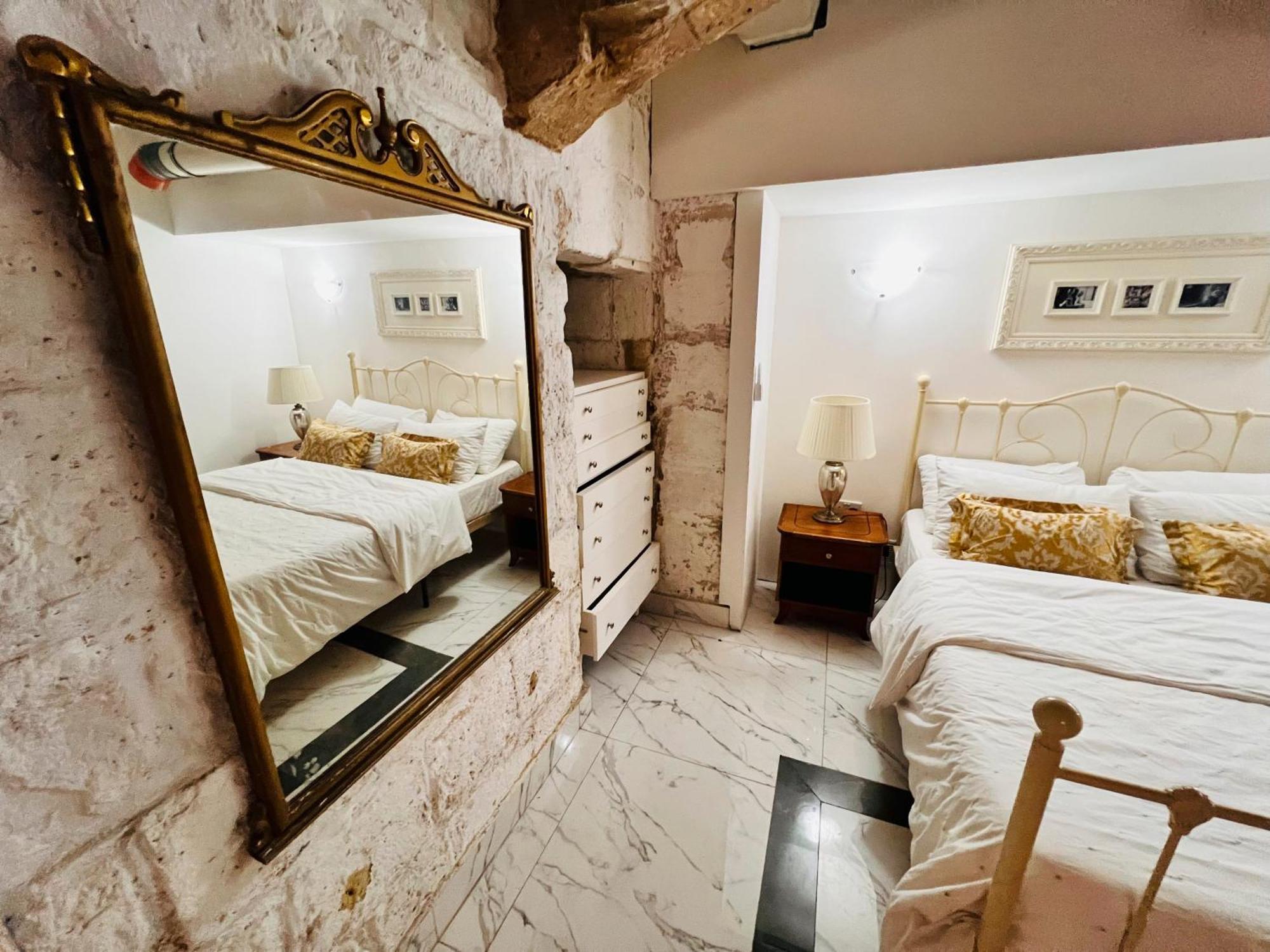 Charming Townhouse Prime Area Valletta Apartment ภายนอก รูปภาพ