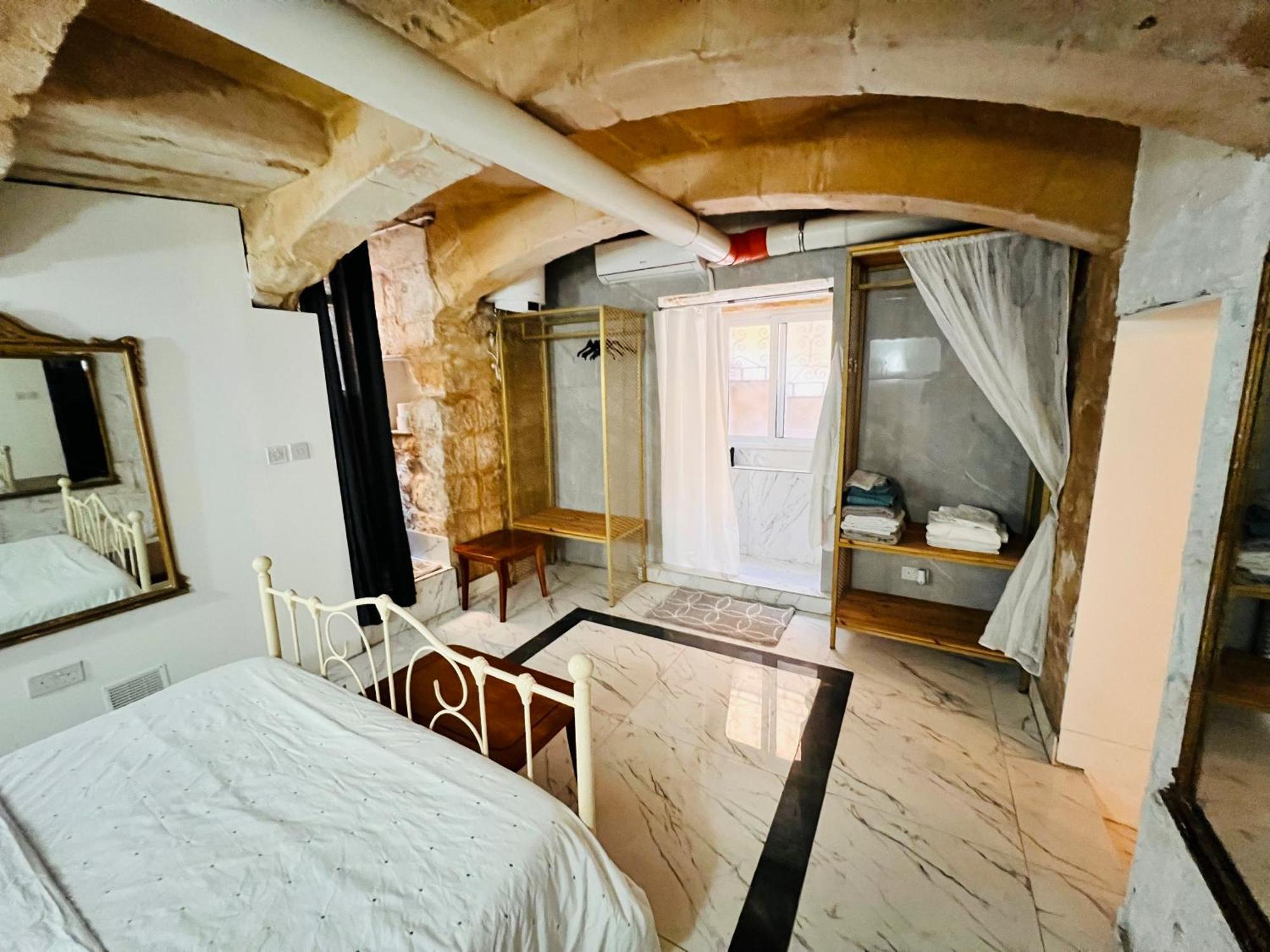 Charming Townhouse Prime Area Valletta Apartment ภายนอก รูปภาพ