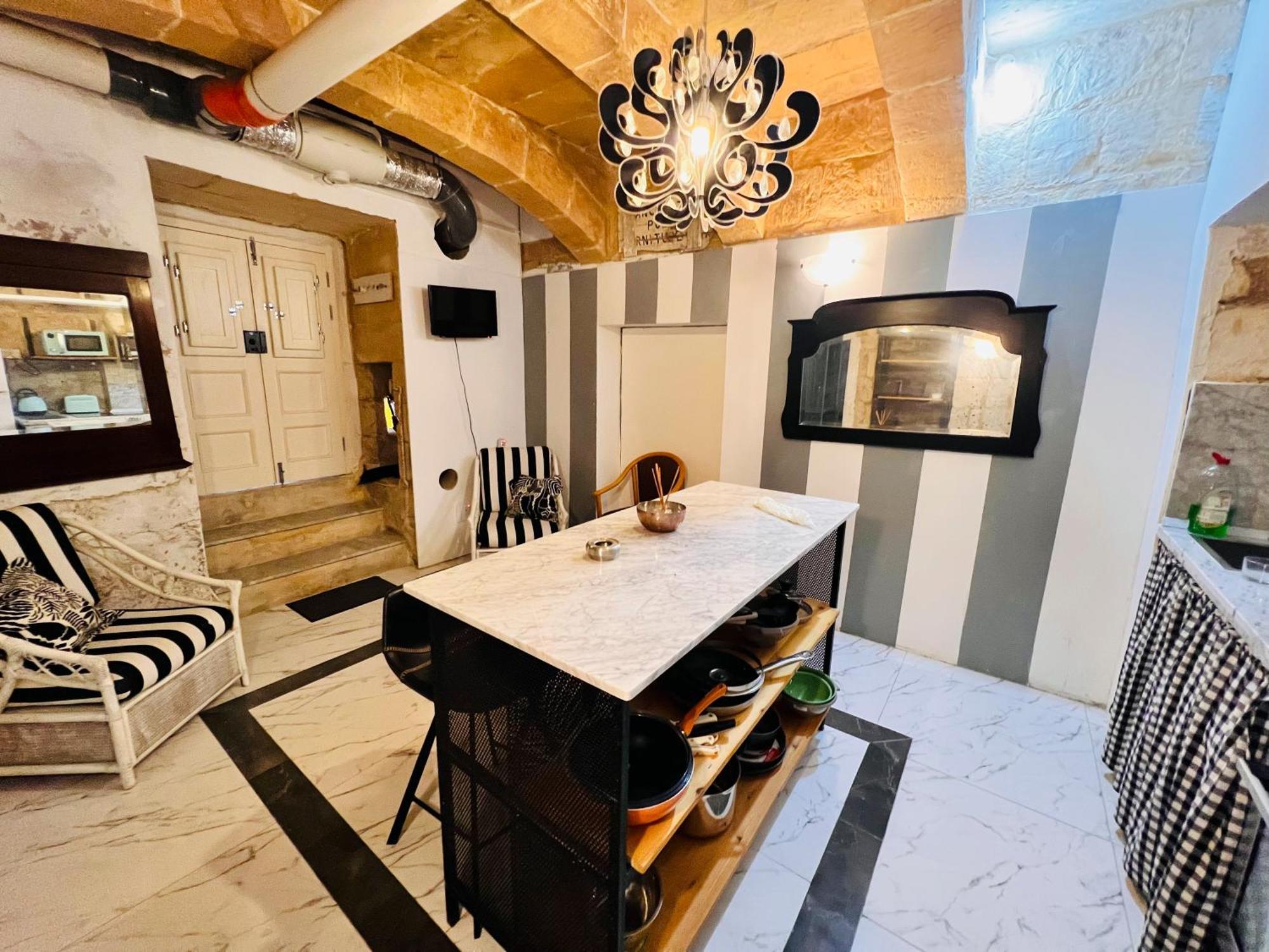 Charming Townhouse Prime Area Valletta Apartment ภายนอก รูปภาพ