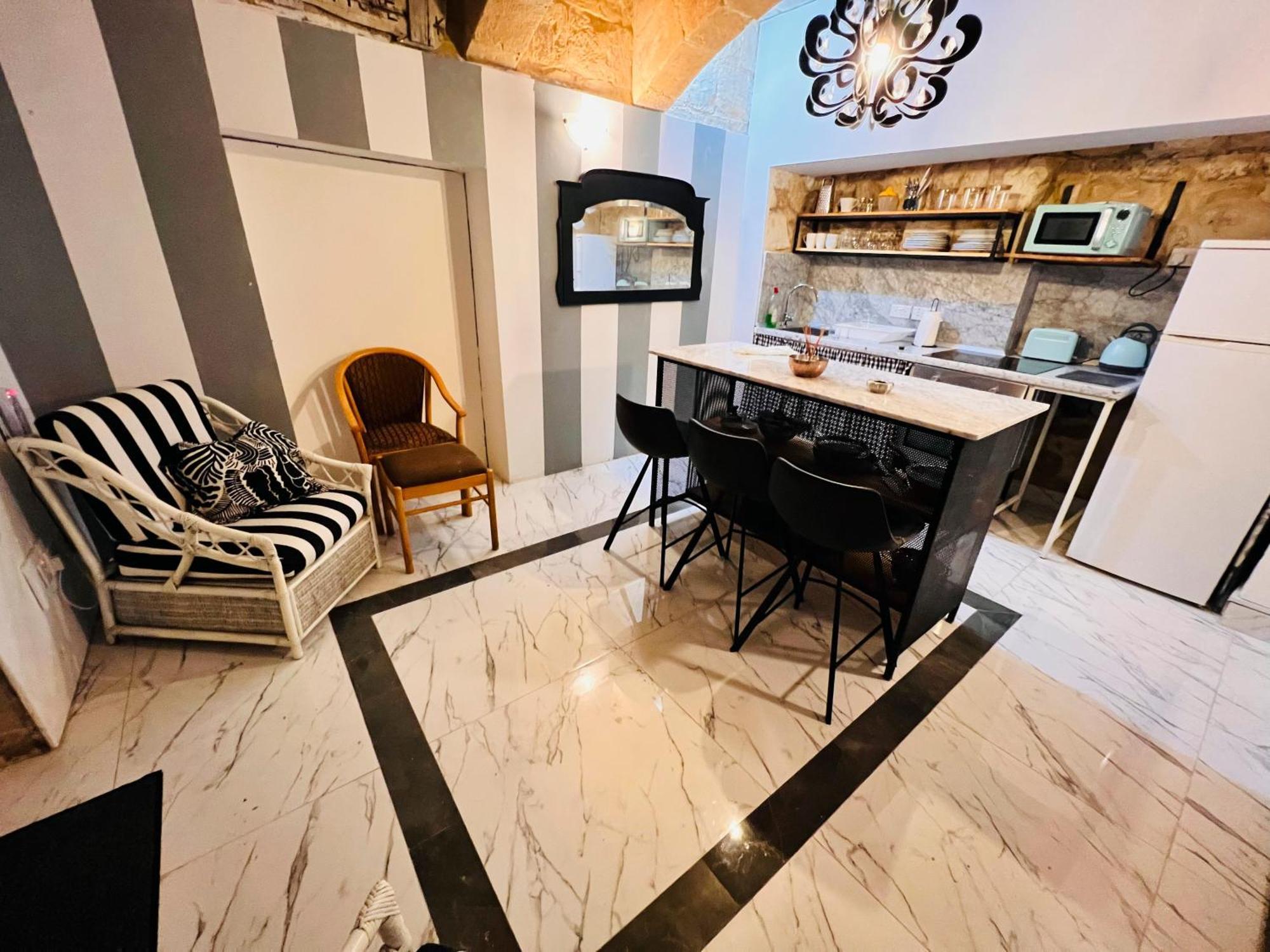 Charming Townhouse Prime Area Valletta Apartment ภายนอก รูปภาพ